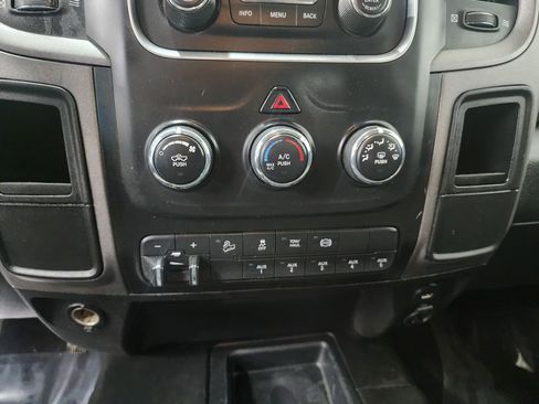 Used 2018 RAM 2500 Tradesman w/ Chrome Appearance Group image 16