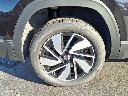 New 2026 Volkswagen Atlas SEL image 5