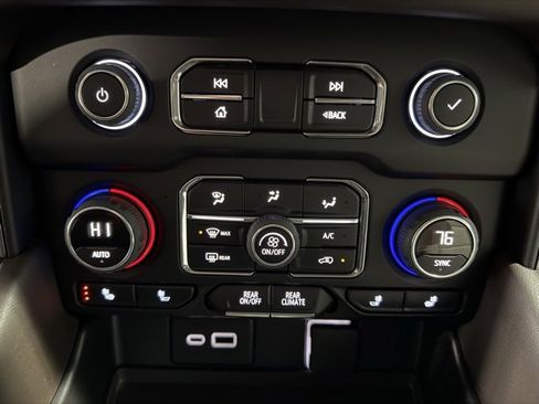 Used 2022 Chevrolet Tahoe LT w/ Luxury Package image 21