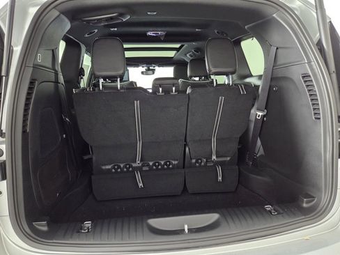 New 2026 Chrysler Pacifica Limited w/ Uconnect Theater Family Group FWD image 19