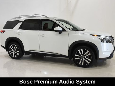 Used 2024 Nissan Pathfinder Platinum AWD/4WD image 3