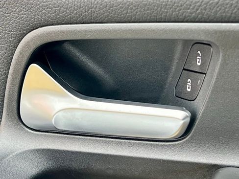 Certified 2025 Mercedes-Benz GLB 250 4MATIC image 17