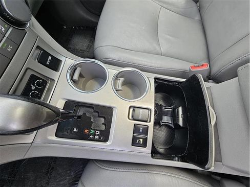 Used 2012 Toyota Highlander SE w/ Tow Pkg AWD/4WD image 29