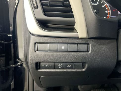 Used 2025 Nissan Rogue SV image 18