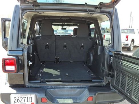 Used 2023 Jeep Wrangler Unlimited Sahara AWD/4WD image 14