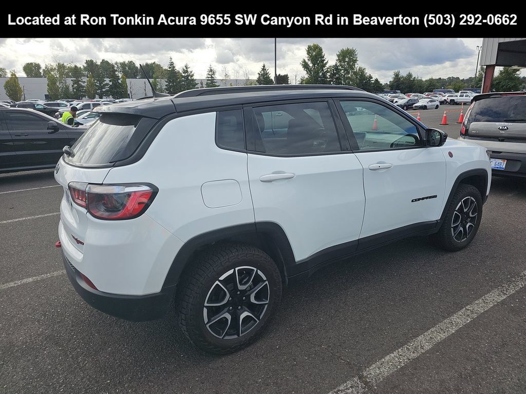 Used 2024 Jeep Compass Trailhawk AWD/4WD image 4