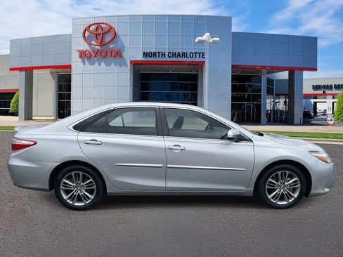 Used 2016 Toyota Camry SE image 7