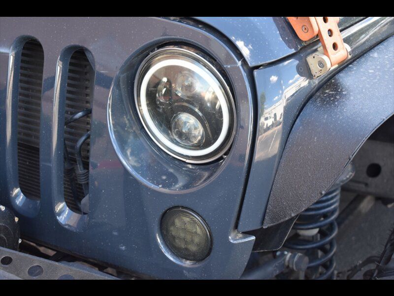 Used 2017 Jeep Wrangler Unlimited Rubicon w/ Connectivity Group AWD/4WD image 44