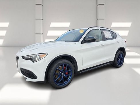 Used 2019 Alfa Romeo Stelvio w/ Nero Edizione image 8
