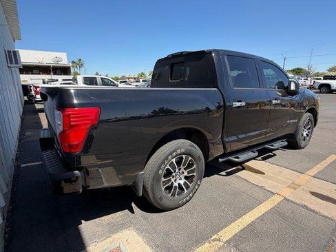 Used 2021 Nissan Titan SV w/ SV Convenience Package image 3