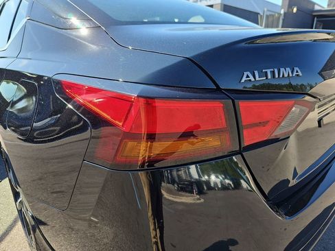 Used 2024 Nissan Altima 2.5 SR FWD image 37