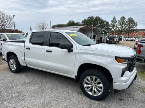 Used 2024 Chevrolet Silverado 1500 Custom image 2