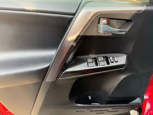 Used 2016 Toyota RAV4 SE image 21