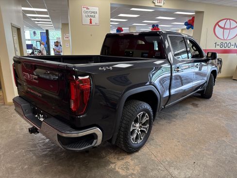 Used 2024 GMC Sierra 1500 SLT AWD/4WD image 12