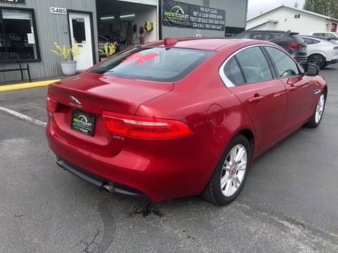 Used 2018 Jaguar XE Premium image 8
