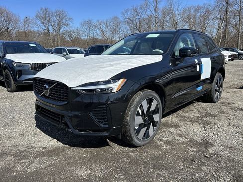 New 2025 Volvo XC60 T8 Plus w/ Protection Package Premier image 4