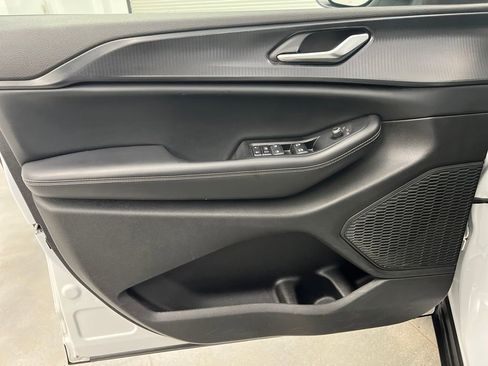 Used 2023 Jeep Grand Cherokee L Laredo image 11