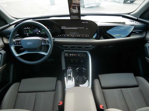 Used 2025 Audi Q5 Premium Plus w/ Premium Plus AWD/4WD image 10