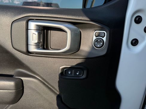 Used 2024 Jeep Wrangler Unlimited Rubicon w/ Technology Group image 22