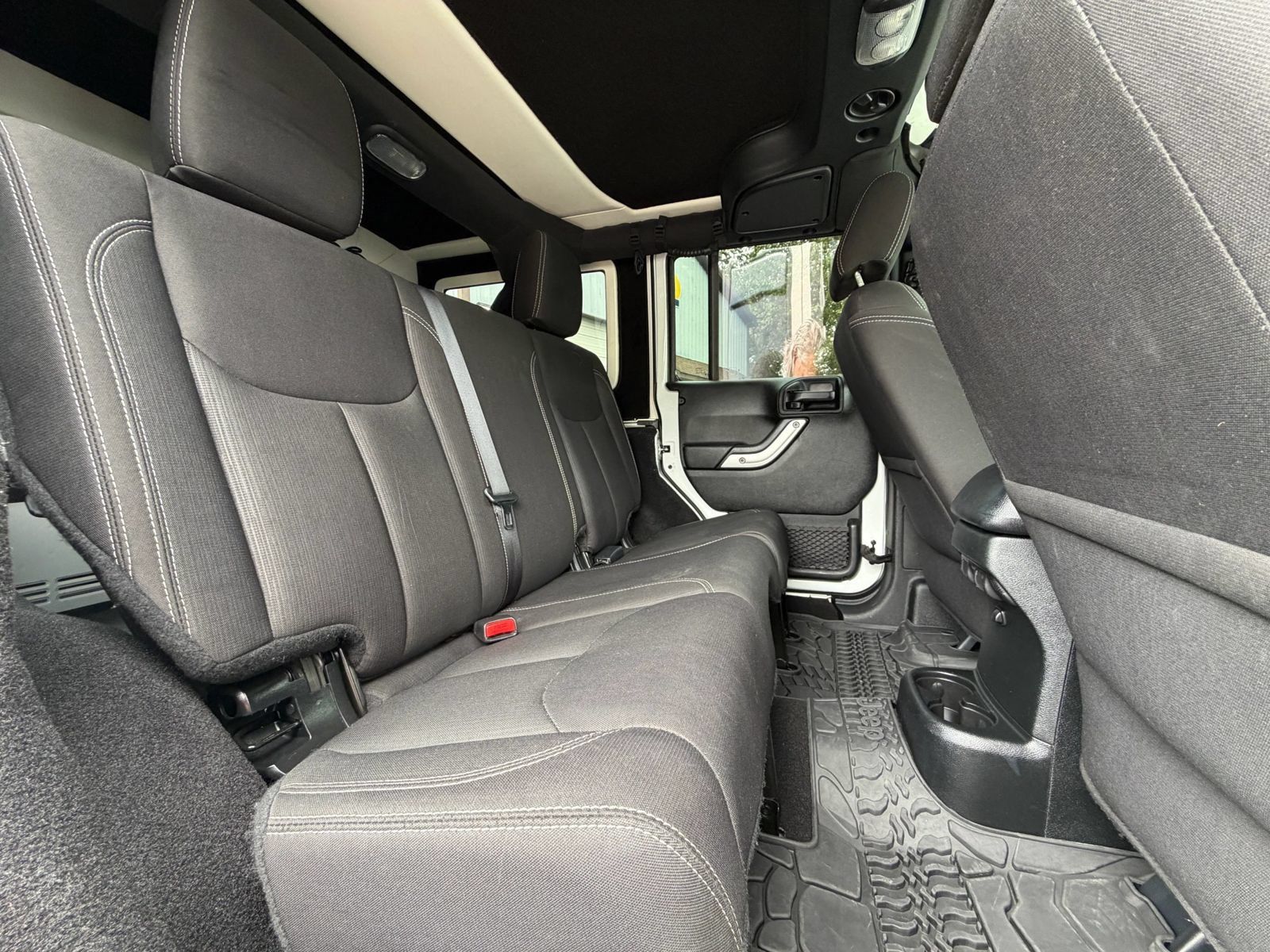 Used 2018 Jeep Wrangler Unlimited Sahara AWD/4WD image 19