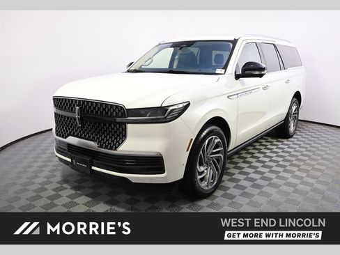 Certified 2025 Lincoln Navigator L Reserve AWD/4WD image 1