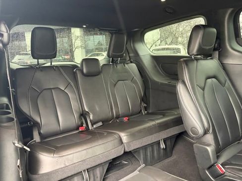 Used 2023 Chrysler Pacifica Touring-L w/ S Appearance Package image 18