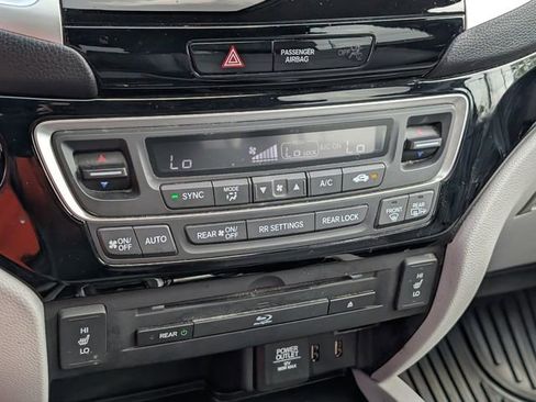 Used 2018 Honda Pilot Touring image 29
