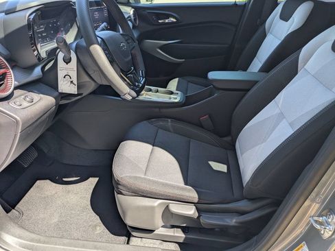 New 2026 Chevrolet Trax RS w/ Sunroof Package FWD image 10