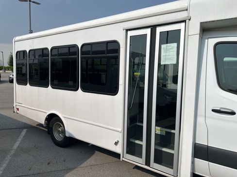 Used 2022 Mercedes-Benz Sprinter 3500 image 38