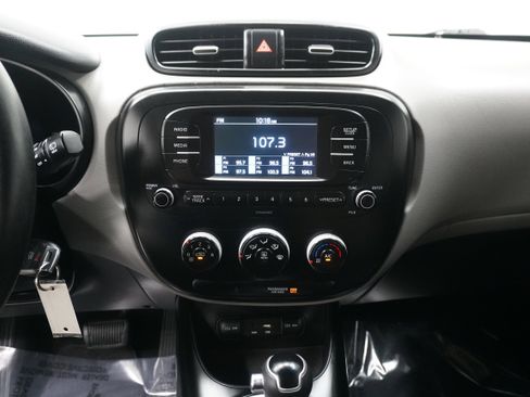 Used 2017 Kia Soul Base image 15