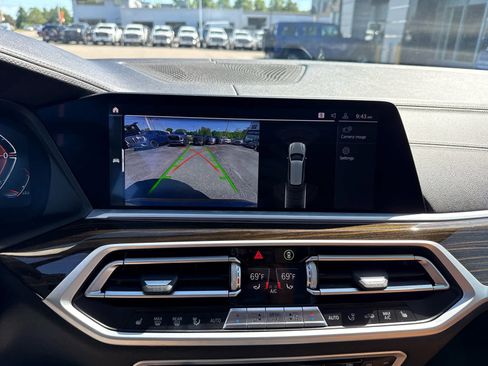 Used 2021 BMW X7 xDrive40i w/ Premium Package AWD/4WD image 18