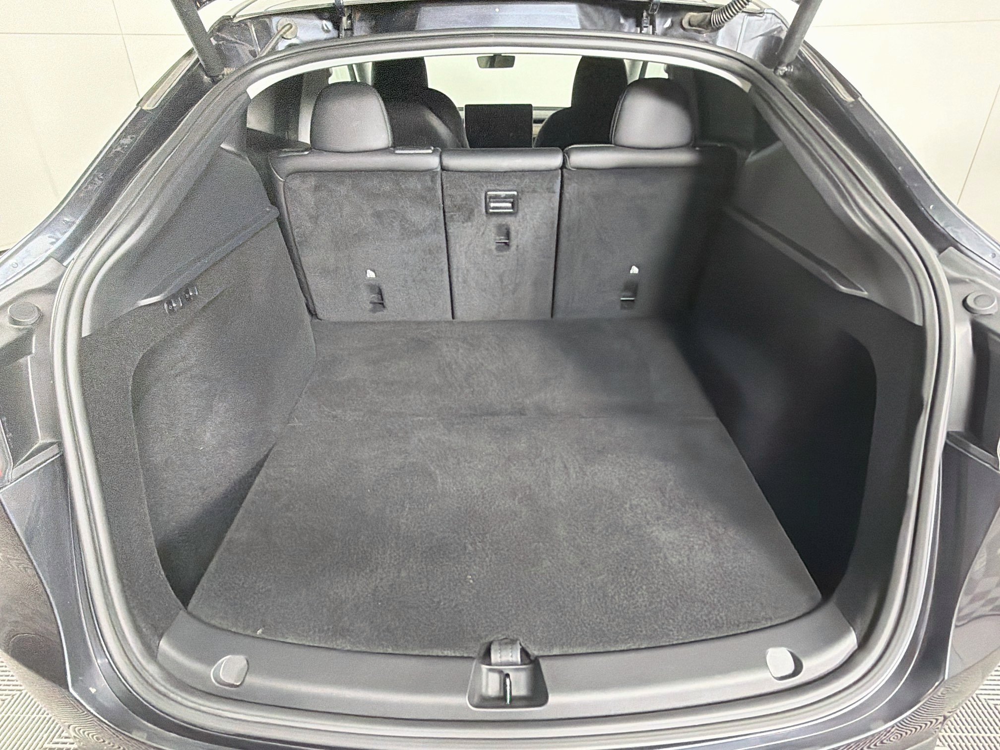 Used 2024 Tesla Model Y Long Range AWD/4WD image 29