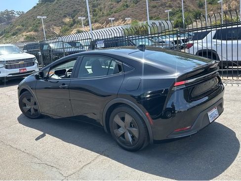Used 2023 Toyota Prius Prime FWD image 4