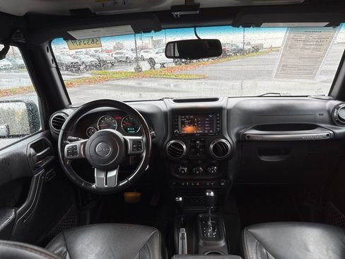 Used 2018 Jeep Wrangler Unlimited Sahara image 25