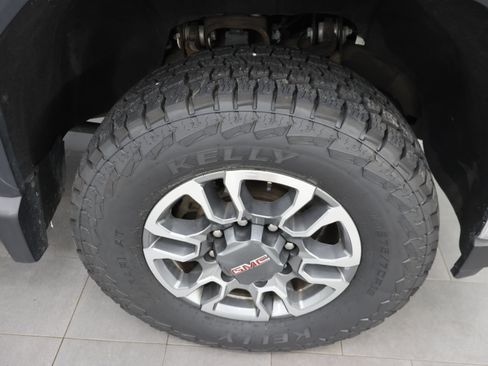 Used 2023 GMC Sierra 2500 SLE AWD/4WD image 3