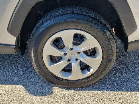 Used 2025 Toyota RAV4 LE image 5