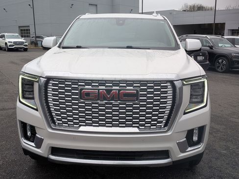 Used 2021 GMC Yukon Denali w/ Denali Premium Package image 8