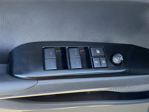 Certified 2025 Toyota Camry Hybrid image 9