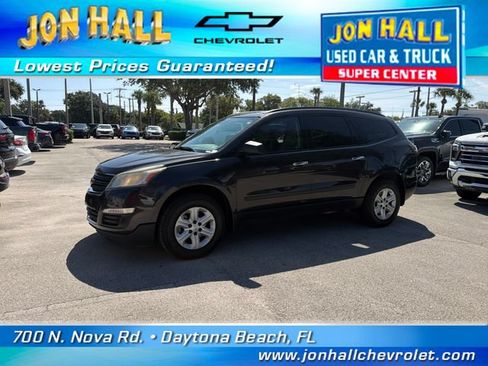 Used 2017 Chevrolet Traverse LS FWD image 2