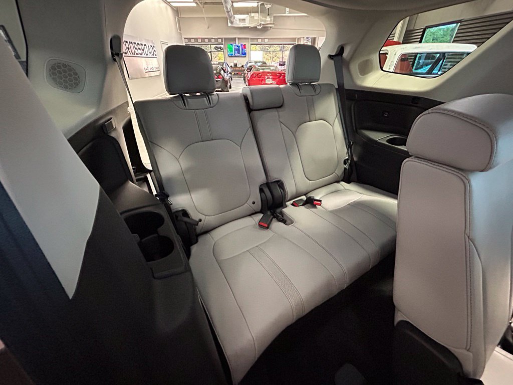 Used 2023 Honda Pilot Touring image 6
