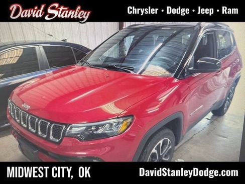 Used 2023 Jeep Compass Limited image 1