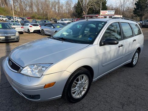 Used 2005 Ford Focus SE image 1