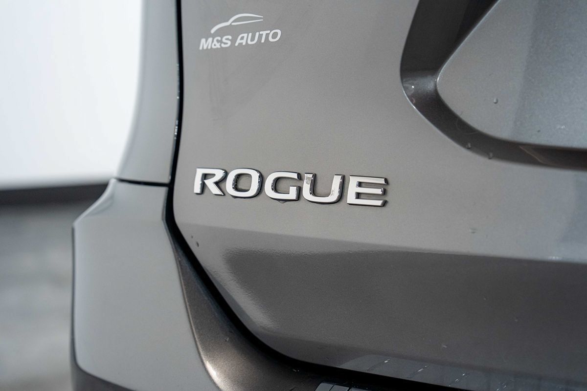 Used 2018 Nissan Rogue SL w/ Premium Package FWD image 4