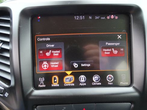 Used 2018 Jeep Cherokee Latitude w/ Quick Order Package 26T image 20