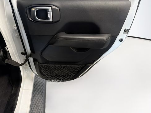 Used 2020 Jeep Wrangler Unlimited Sahara AWD/4WD image 29
