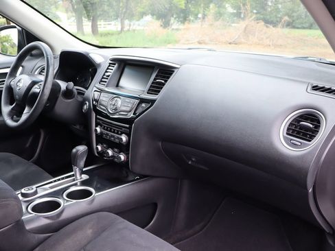 Used 2016 Nissan Pathfinder SV AWD/4WD image 17