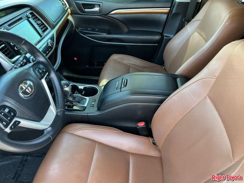 Certified 2017 Toyota Highlander Limited FWD image 21