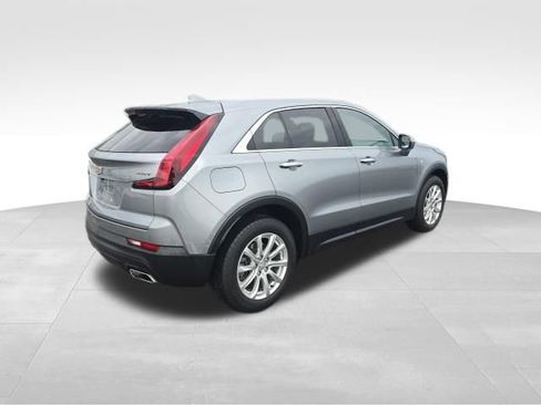 Used 2023 Cadillac XT4 Luxury w/ Cold Weather Package FWD image 10
