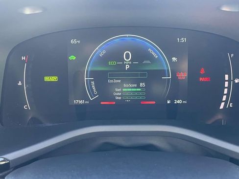 Used 2025 Toyota Camry SE w/ Multimedia Upgrade Package image 25