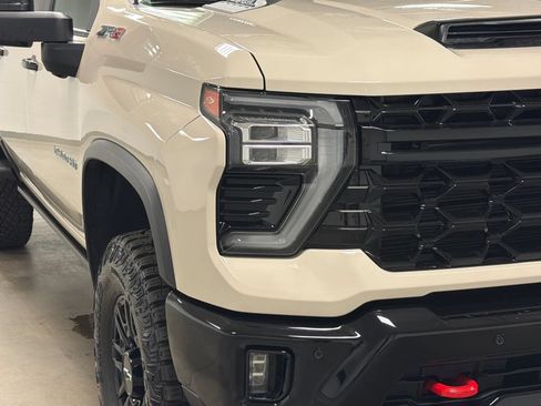 Used 2026 Chevrolet Silverado 2500 ZR2 AWD/4WD image 5